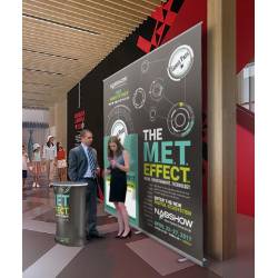 Roll Up de 3 metros de alto en un centro comercial